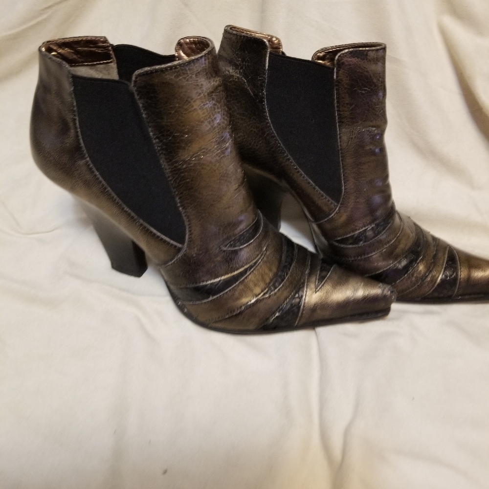 Boots - Picture 2 of 5